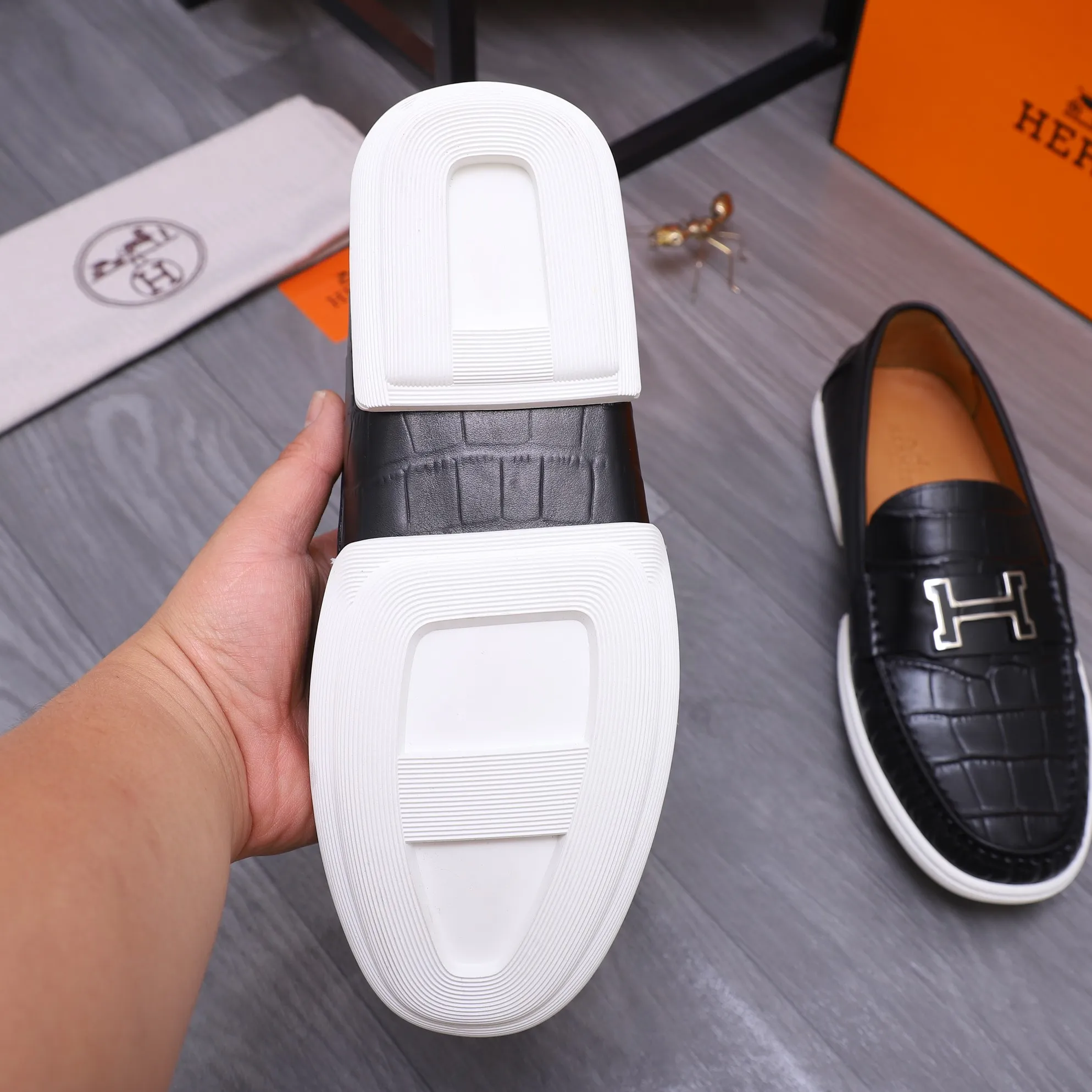 Men's shoes 💰500 Product trademark: HERMES "Hermes" casual slip-on leather shoes Regular size: 38-46 (45.46 custom-made, non-returnable) Product materials: Selected high-quality stone grain cowhide upper, cowhide lining, original outsole